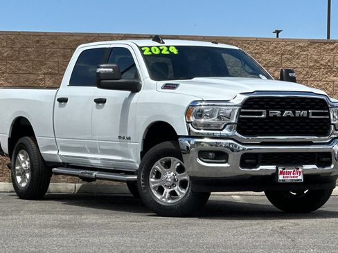Used 2024 RAM 2500 Big Horn AWD/4WD image 2
