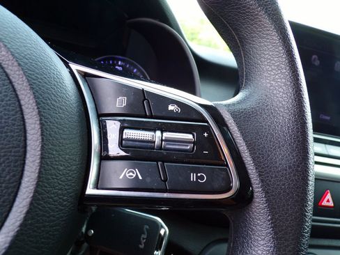 Used 2023 Kia Forte LXS w/ LXS Technology Package FWD image 19