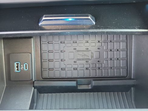 Used 2024 Ford Expedition XLT image 14