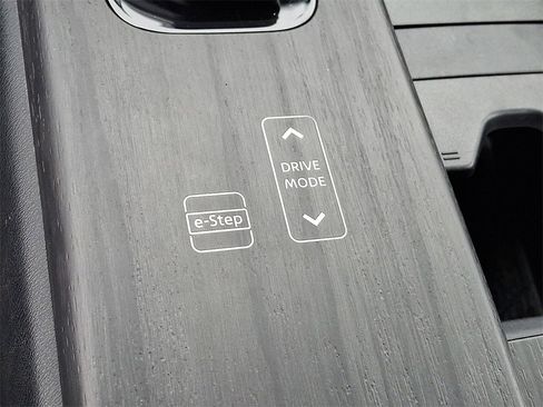 Used 2023 Nissan Ariya FWD image 24