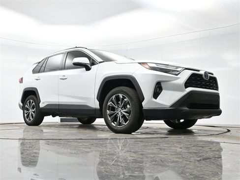Used 2023 Toyota RAV4 XLE Premium image 27