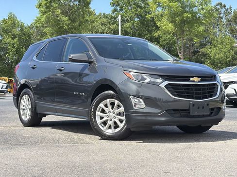 Used 2019 Chevrolet Equinox LT image 2