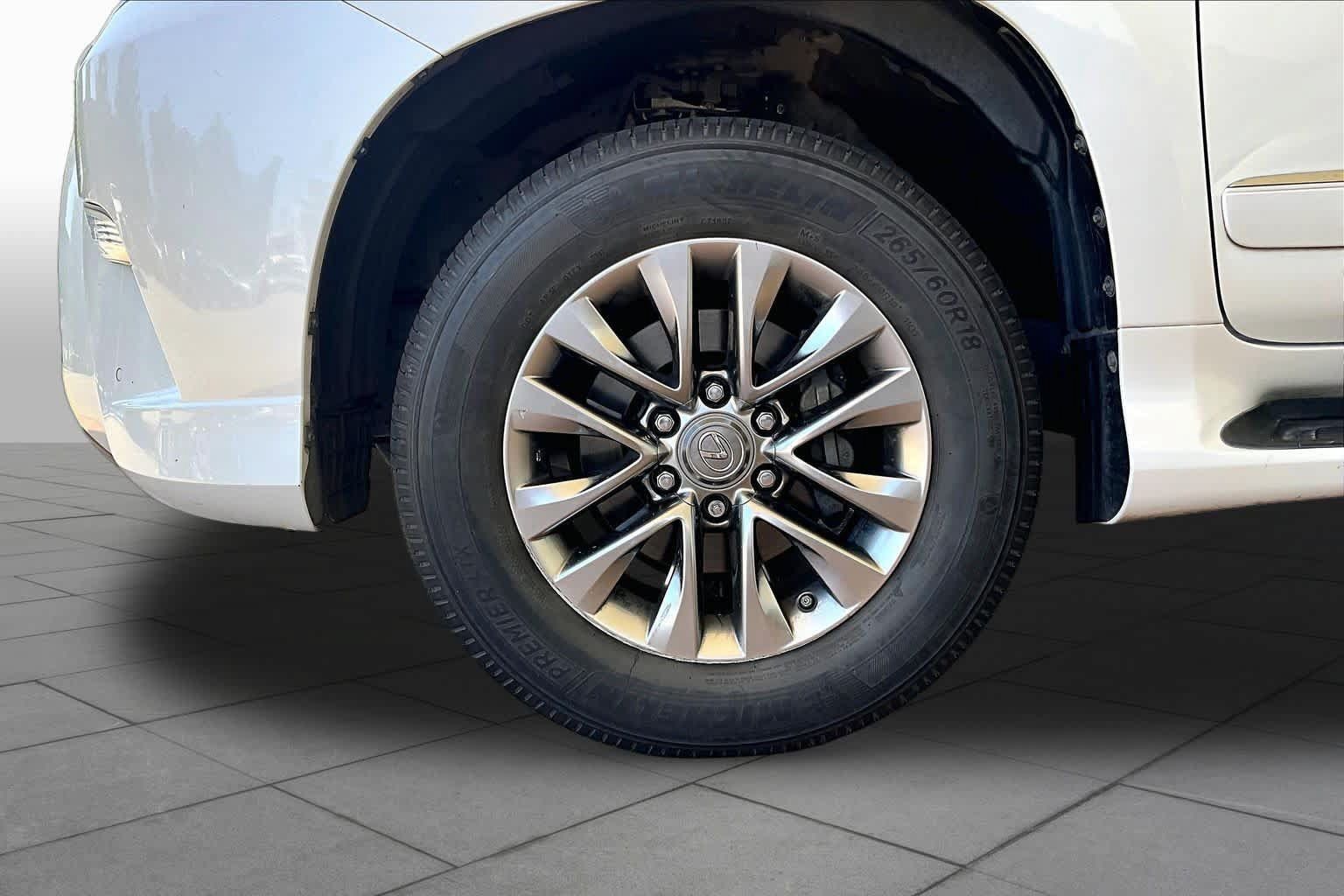 Used 2019 Lexus GX 460 Luxury AWD/4WD image 9