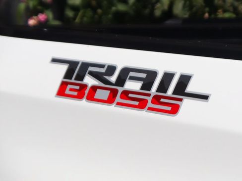Used 2019 Chevrolet Silverado 1500 LT Trail Boss w/ Convenience Package AWD/4WD image 46
