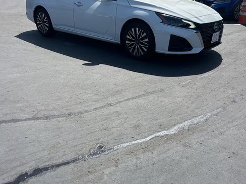 Used 2025 Nissan Altima 2.5 SV FWD image 5