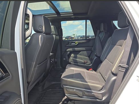Used 2025 GMC Yukon Elevation w/ LPO, Elevation Black Package AWD/4WD image 5