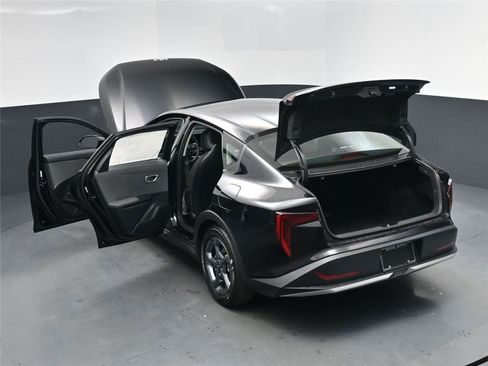 New 2025 Kia K4 LXS image 15