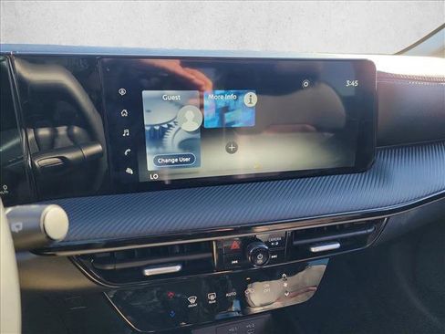 Used 2025 Nissan Kicks SR image 19