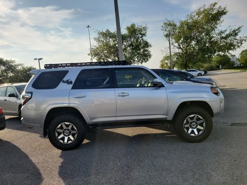 Used 2020 Toyota 4Runner TRD Off-Road Premium w/ Moonroof Package AWD/4WD image 9