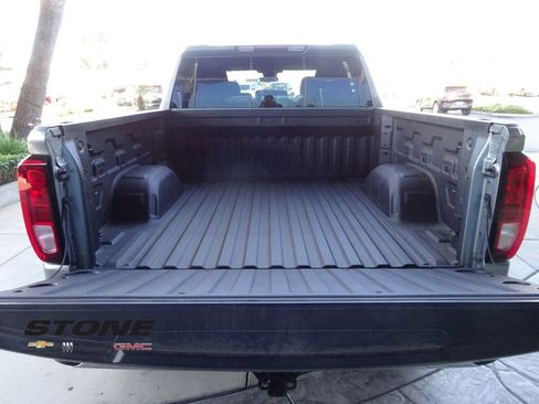 New 2026 GMC Sierra 1500 SLE image 8