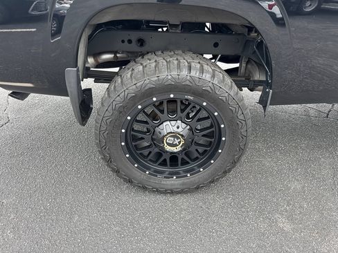 Used 2023 Nissan Frontier S RWD image 18
