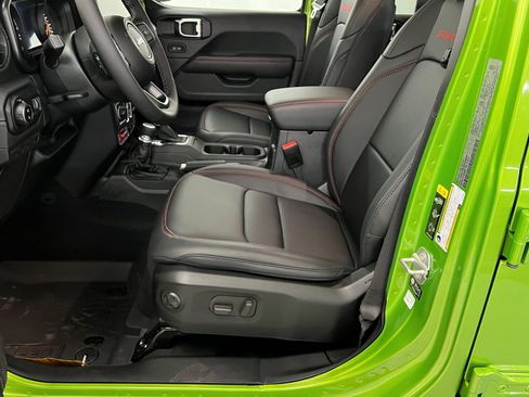 New 2025 Jeep Gladiator Rubicon image 17