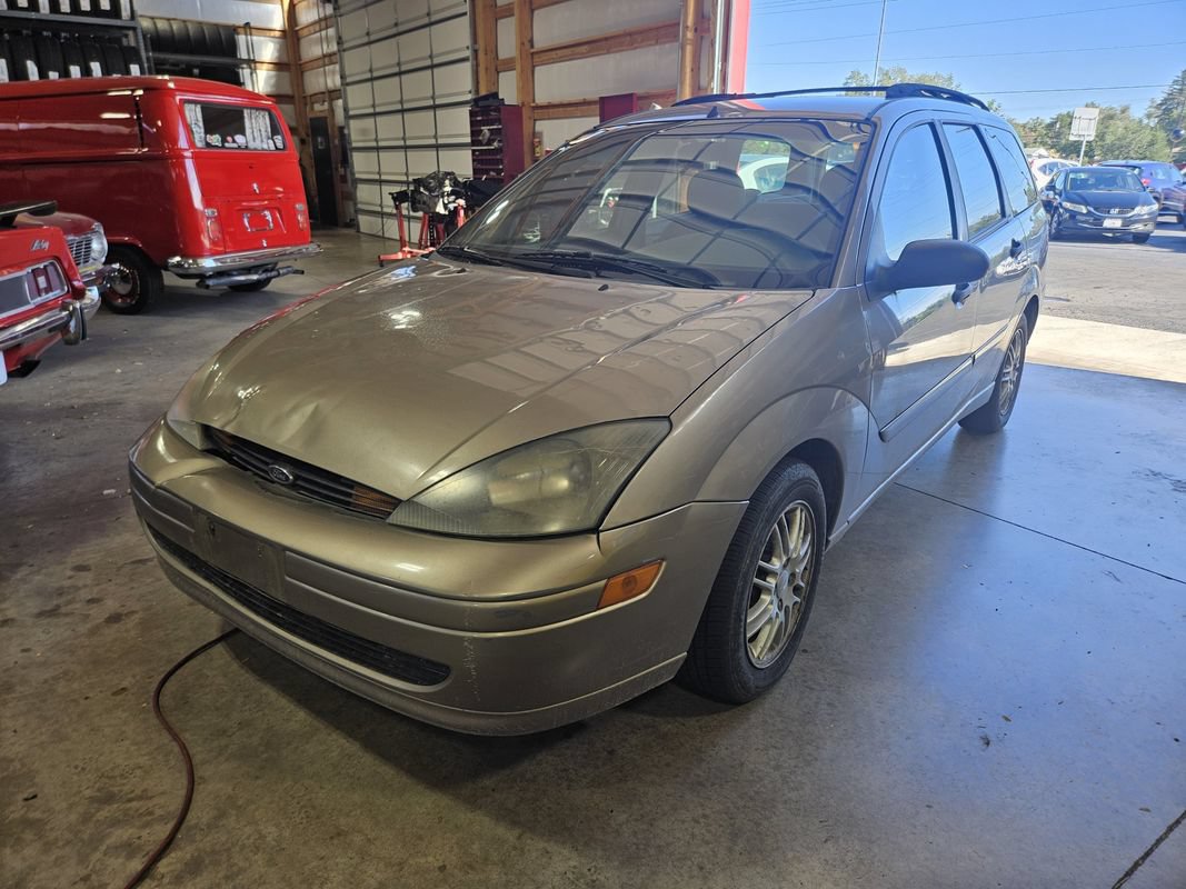 Used 2003 Ford Focus Wagon FWD image 1