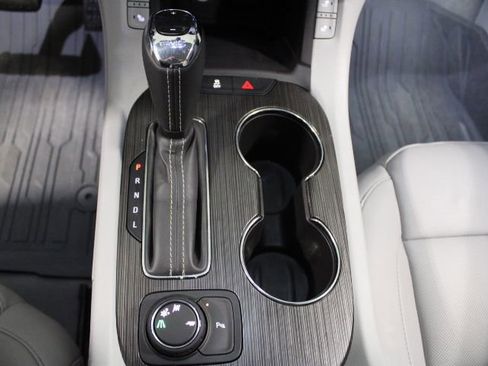 Used 2017 GMC Acadia SLT image 33