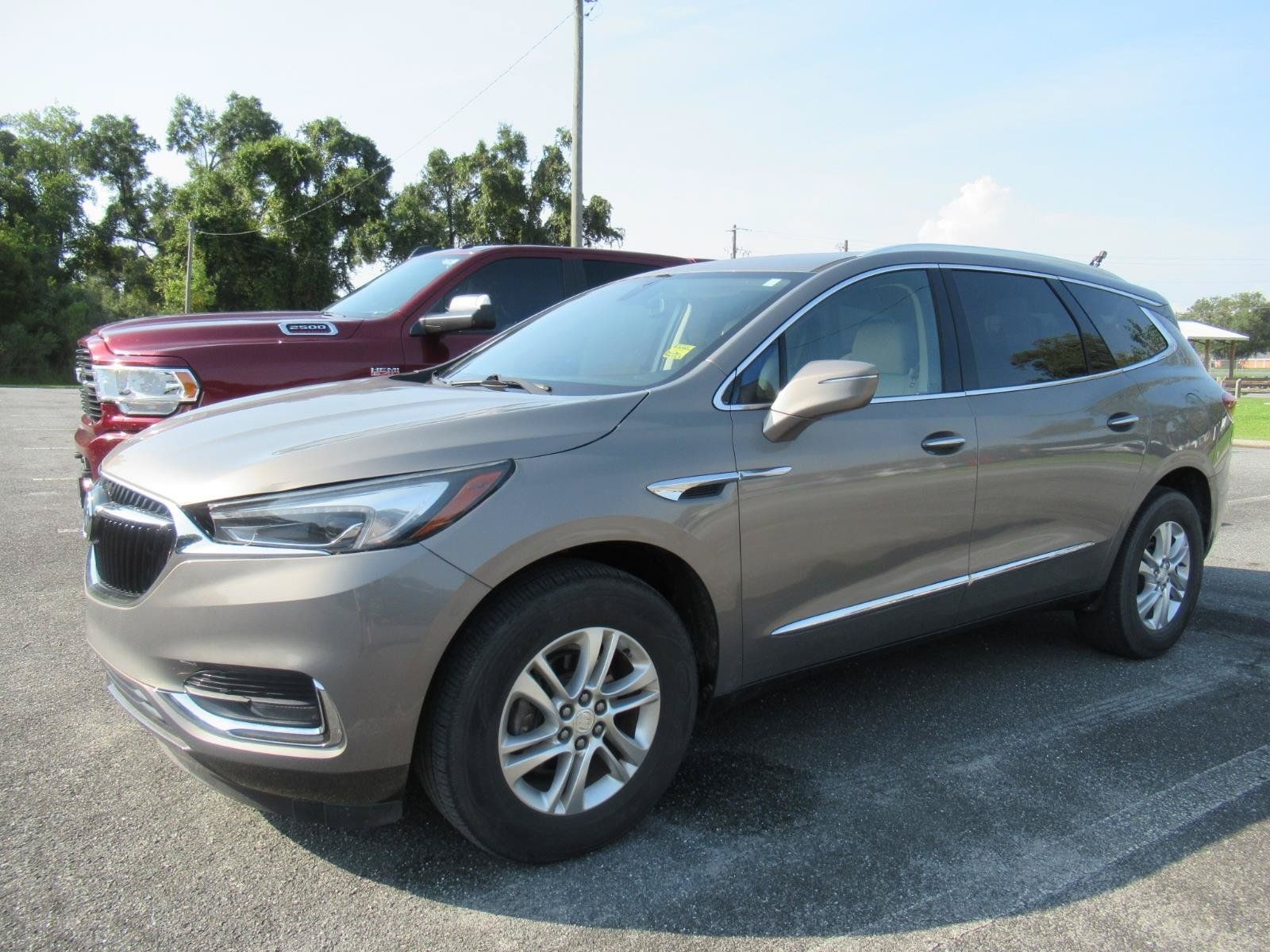 Used 2018 Buick Enclave Essence FWD image 2
