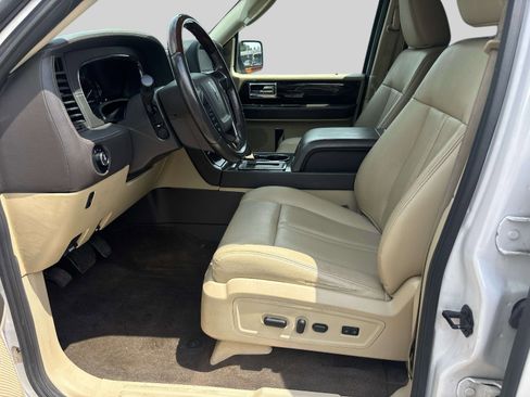 Used 2017 Lincoln Navigator Reserve AWD/4WD image 9
