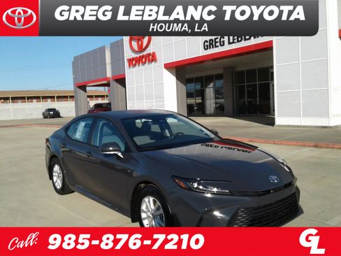 Used 2025 Toyota Camry LE image 1