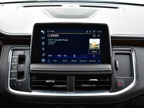 Used 2023 Chevrolet Suburban Premier image 35