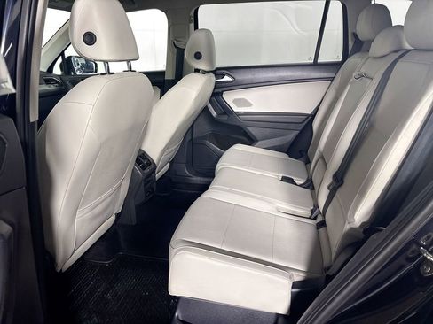 Used 2021 Volkswagen Tiguan SE image 19