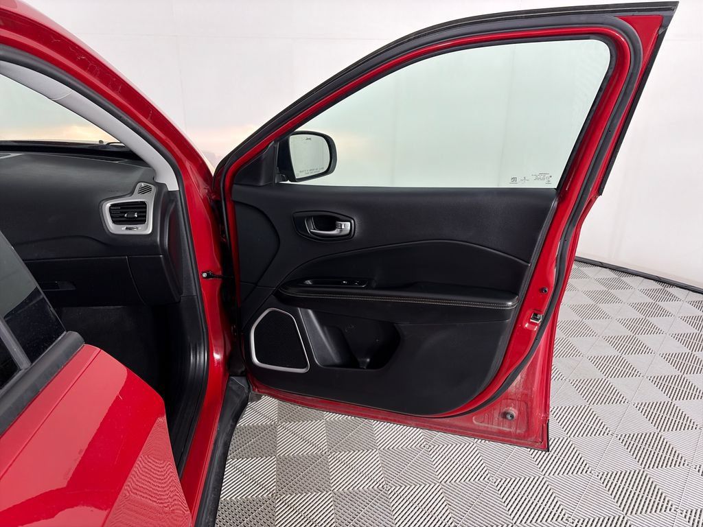 Used 2021 Jeep Compass Latitude FWD image 28