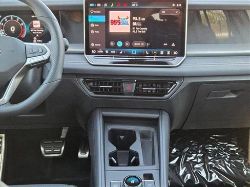 New 2026 Volkswagen Tiguan SE R-Line FWD image 13