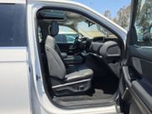 Used 2025 Ford Expedition Max Active AWD/4WD image 7