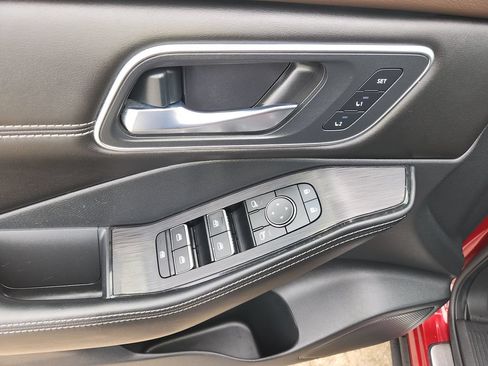 Certified 2023 Nissan Rogue Platinum w/ Platinum Premium Package FWD image 32