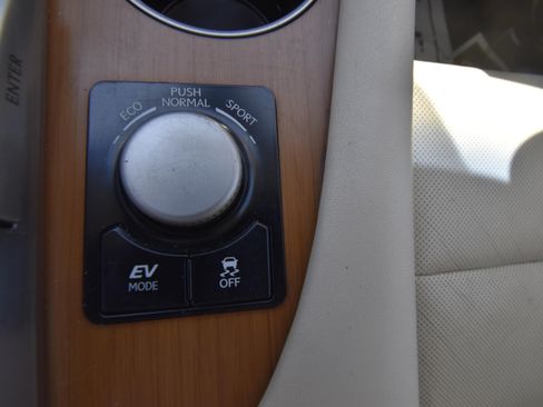 Used 2016 Lexus RX 450h AWD w/ Cold Weather Package image 13