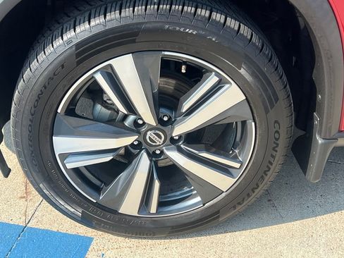 Used 2021 Nissan Rogue Platinum image 9