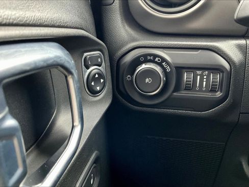 Used 2021 Jeep Wrangler Sport S image 35