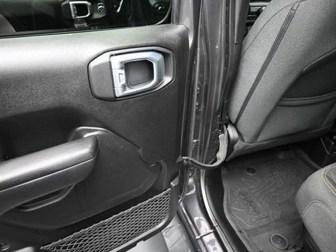Used 2024 Jeep Gladiator Sport AWD/4WD image 17