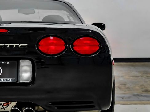 Used 2002 Chevrolet Corvette Coupe w/ Preferred Equipment Group2 RWD image 39