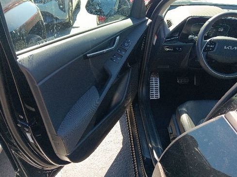 Used 2023 Kia Niro EX Touring FWD image 6