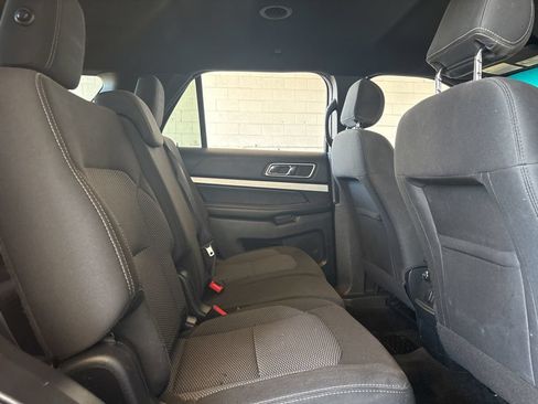 Used 2016 Ford Explorer XLT AWD/4WD image 18