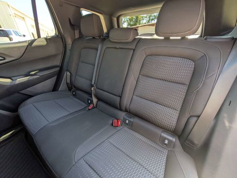 Used 2025 Chevrolet Equinox LT w/ Safety and Technology Package FWD image 8