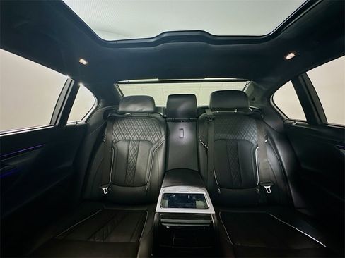 Used 2019 BMW ALPINA B7 xDrive w/ Luxury Rear Seating Package image 13