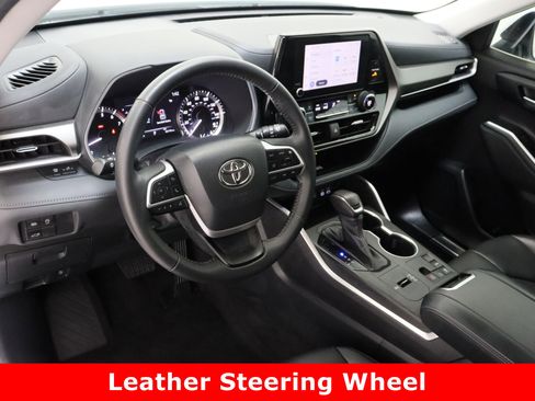 Used 2023 Toyota Highlander XLE image 13