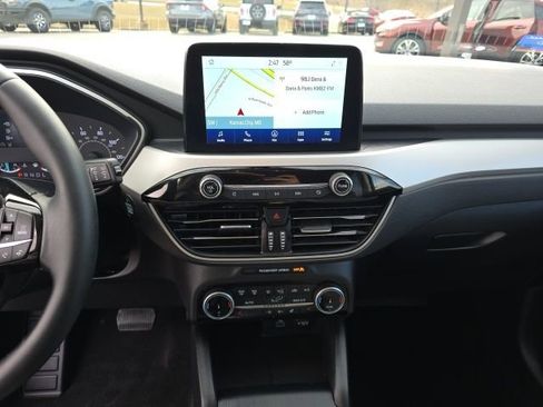 Certified 2022 Ford Escape SE w/ SE Sport Appearance Package image 19