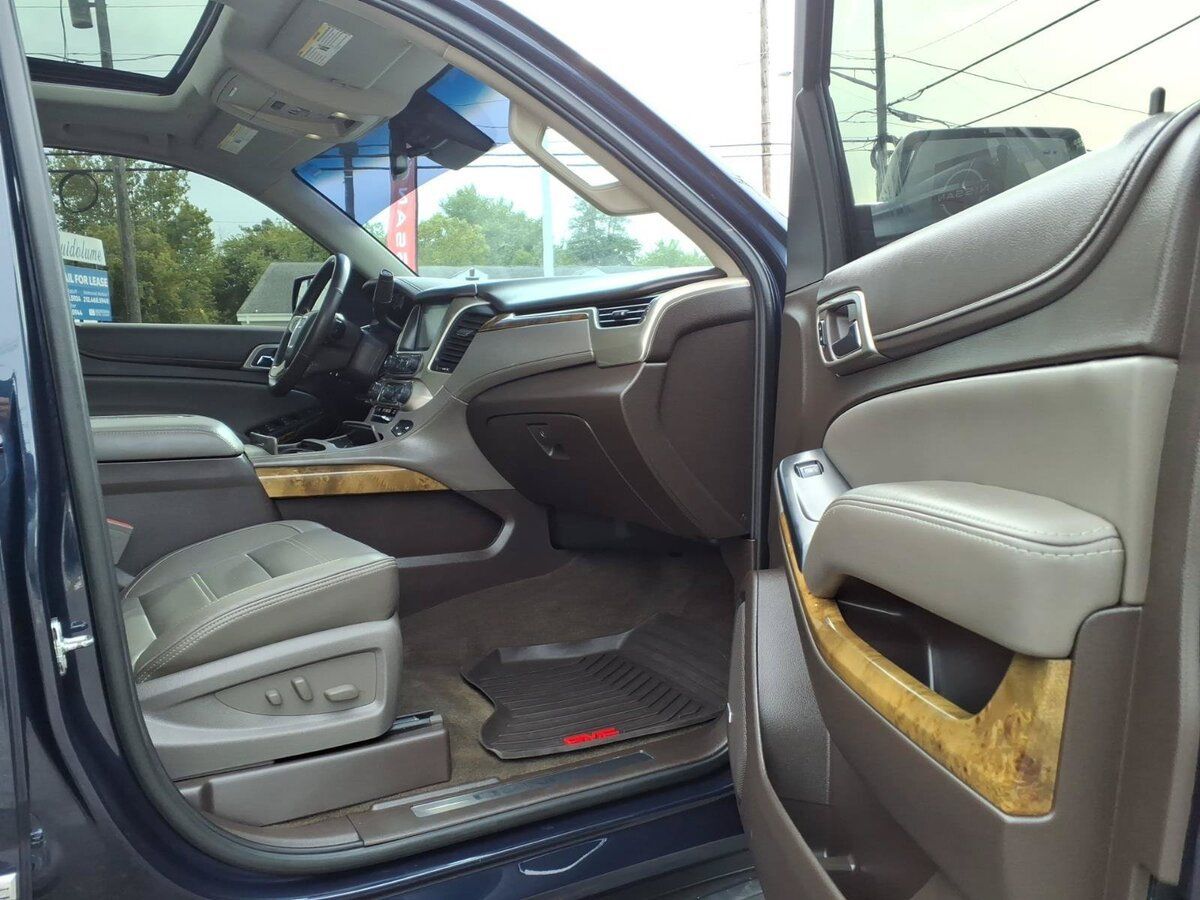 Used 2017 GMC Yukon Denali w/ Open Road Package AWD/4WD image 16