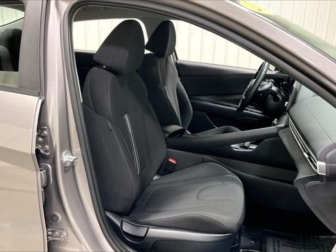 Used 2022 Hyundai Elantra SEL w/ Convenience Package FWD image 7