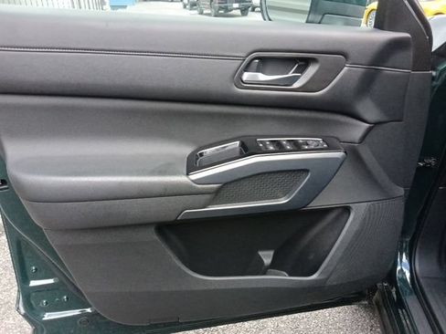 Used 2024 Nissan Pathfinder SL AWD/4WD image 11
