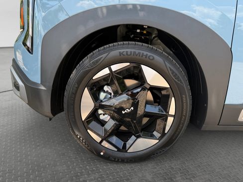 New 2027 Kia Seltos S FWD image 9