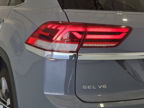Certified 2021 Volkswagen Atlas Cross Sport SEL R-Line w/ Cross Sport MDO Package FWD image 7