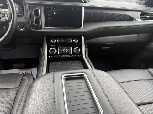 Used 2023 GMC Yukon XL Denali image 11