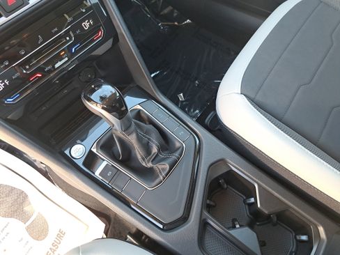 New 2026 Volkswagen Taos SE image 10