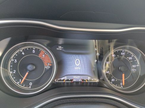 Used 2019 Jeep Cherokee Limited w/ Luxury Group AWD/4WD image 23