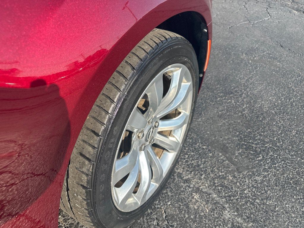 Used 2018 Chrysler 300 Touring L RWD image 8