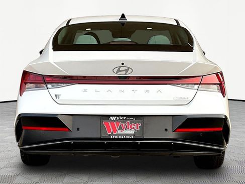 Used 2024 Hyundai Elantra Limited FWD image 5
