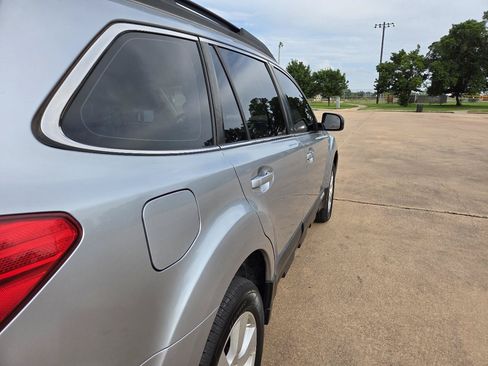 Used 2012 Subaru Outback 2.5i AWD/4WD image 38