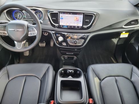 New 2026 Chrysler Voyager LX FWD image 28